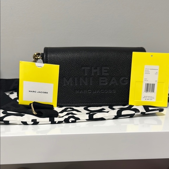 Marc Jacobs Black Mini Bag Sleek Design - Picture 1 of 8